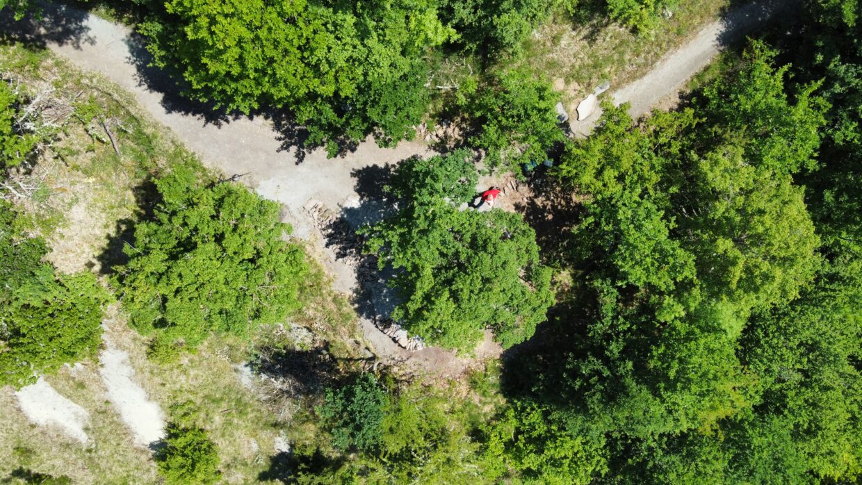 Belvédère et aménagement en pierre sèche aux Ravins de Corbœuf à Rosières