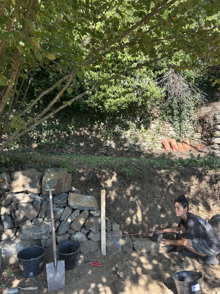 Construction d’un mur en pierre sèche en Haute-Loire