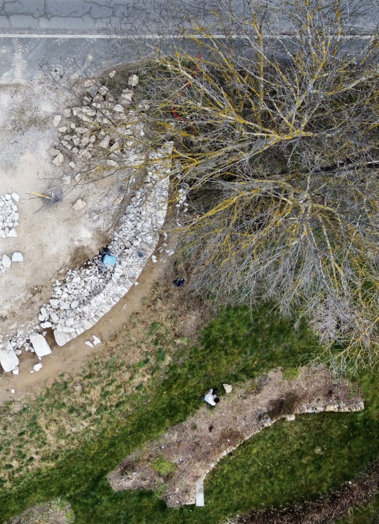Mur de soutènement en pierre sèche en granit bleu à Monistrol-sur-Loire