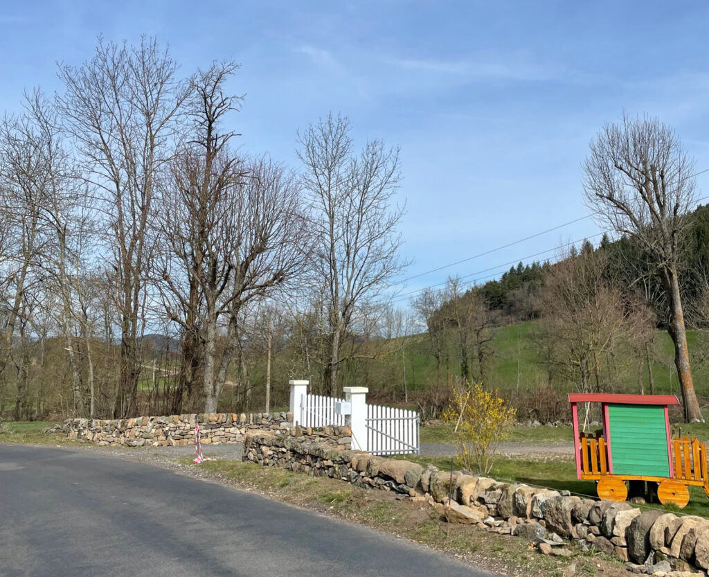 Parement en basalte phonolite et granite à Saint-Étienne-Lardeyrol