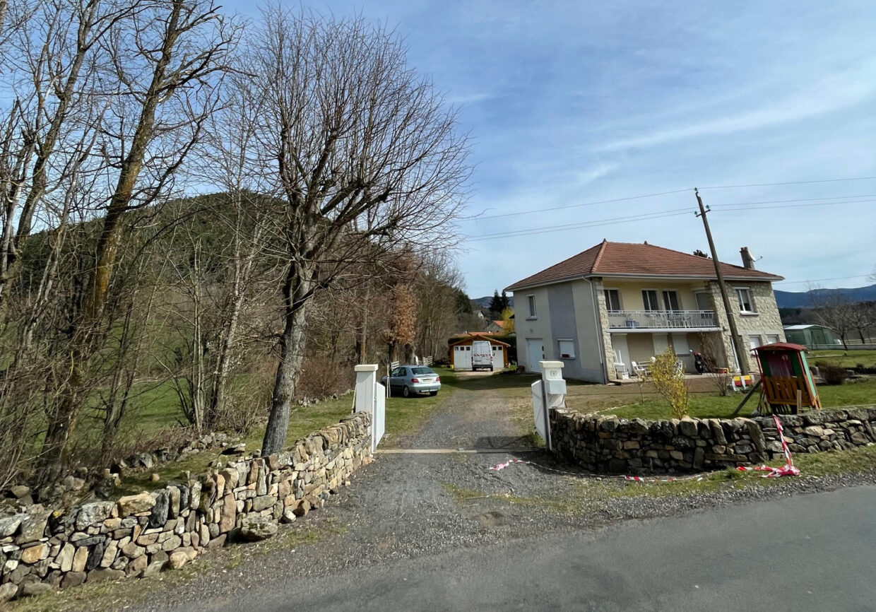 Plus de 40 mètres de murs en pierre sèche à Saint-Étienne-Lardeyrol