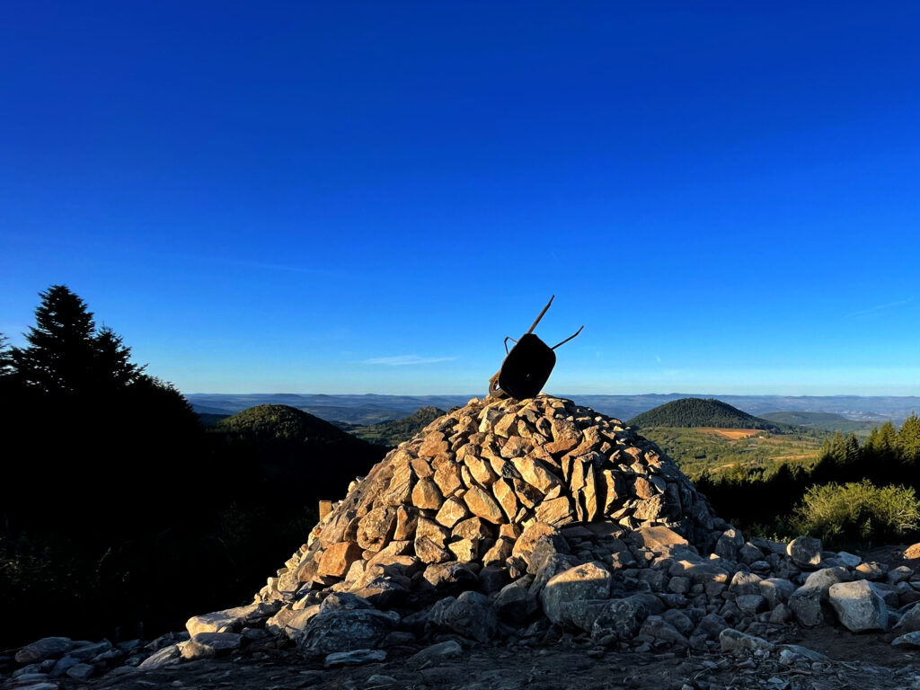 Cabane en pierre sèche, le Suchaillou en phonolite et basalte.