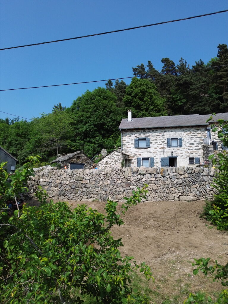 soutènement pierre sèche saint julien chapteuil