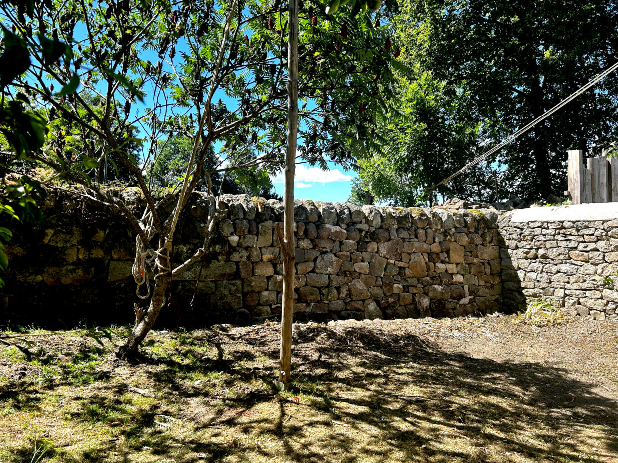 Restauration d'une brèche en pierre sèche à saint eitienne lardeyrol en haute loire
